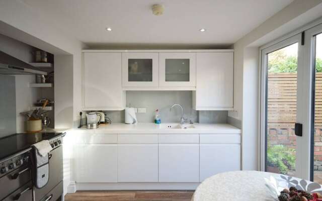 Bright & Homely 2 Bed House In Bedminster