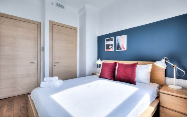 The taliane Superbe Condo 2BDR Montreal