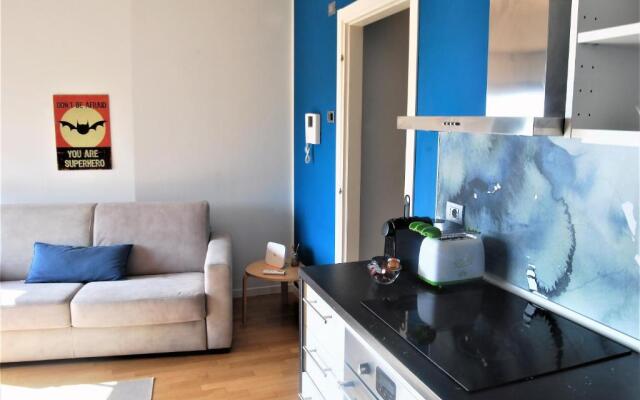 Modern & Bright Flat - 2 Min From the Sea