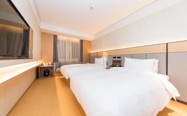 Ji Hotel (Shanghai Longbai Xincun Metro Station)