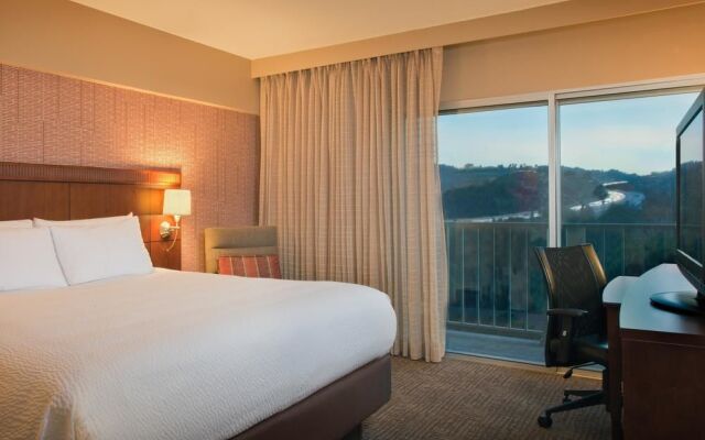 Courtyard by Marriott Los Angeles - Sherman Oaks