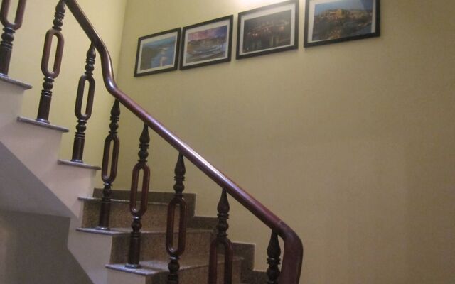 The Lily Hostel and Coffee