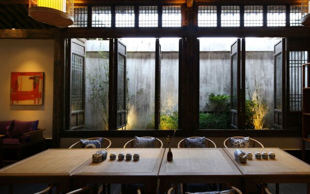 Tongxiang Wuzhen Yuexiang Inn