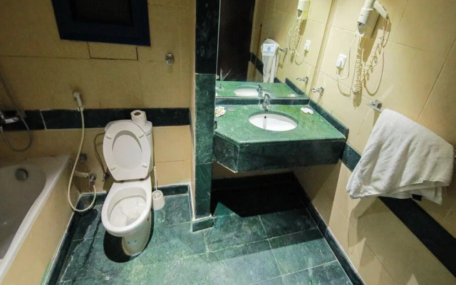 Orouk Al Zahab Al Makeya