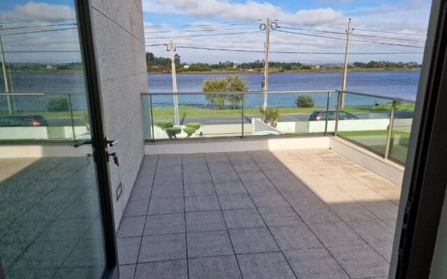 Family house with pool and beautiful river view