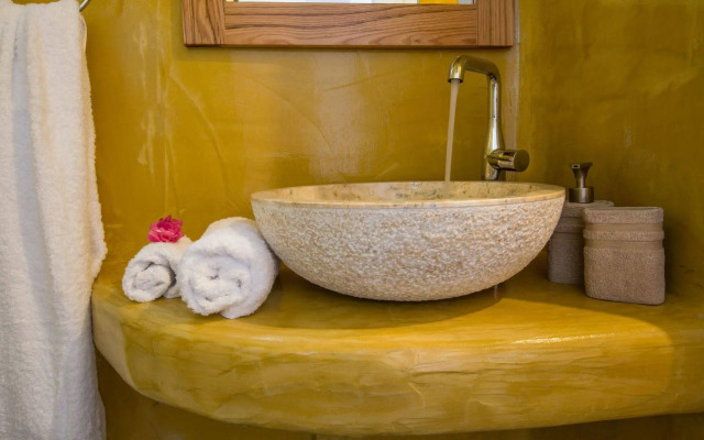 Aspronisi Luxury Villa