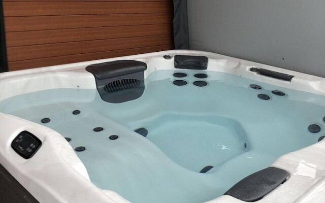 Revelstoke Retreat by Revelstoke Vacations