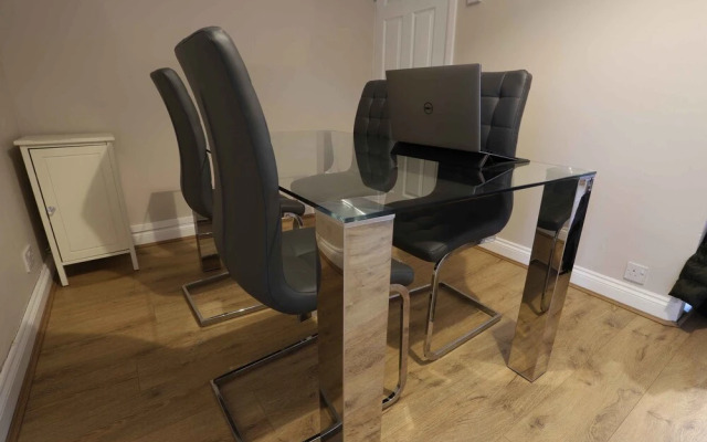 Solihull/NEC/Airport 3 BR Semi-detached House