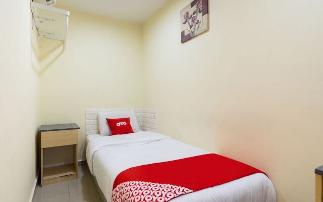 OYO 89717 Budget Star Hotel