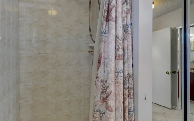 Luxurious 4BR House with Large Pool Near Strip