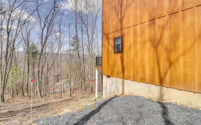 Pet-friendly Basye Vacation Rental w/ Fireplace!