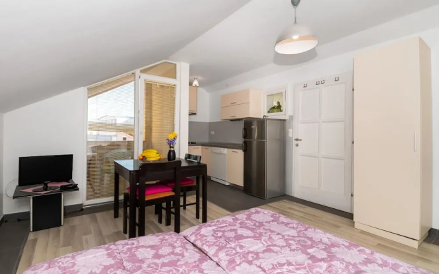 Apartment Lena City Center Near Beach