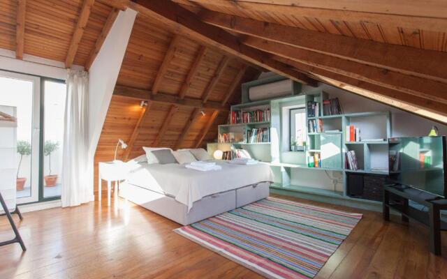 Feels Like Home Bairro Alto Loft with Sunny Terrace