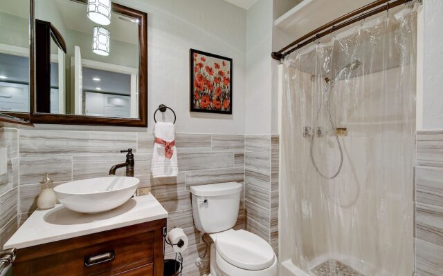 6107 Hudson Bend Rd Home