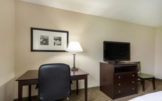 Clarion Hotel Beachwood - Cleveland