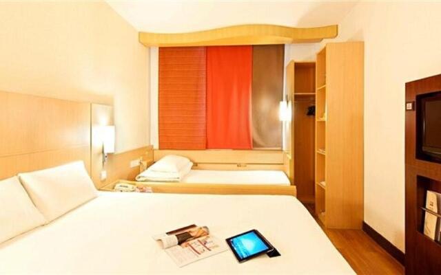 ibis Dalian Zhongshan Square