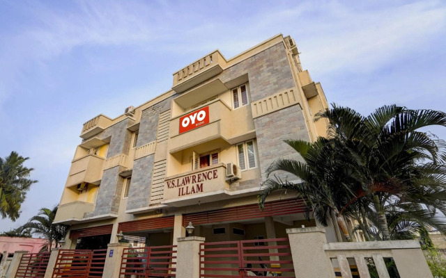 OYO Flagship 80521 Senthamizh Residency