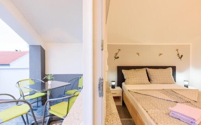 Studio Apartment With Balcony Near Beach Apartmani Orhideja