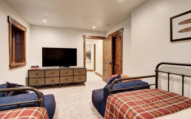 Coopers Collection 16 - Main Street Escape