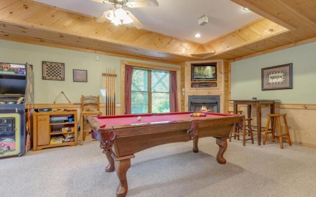 Gentle Ben’s Den, 4 Bedrooms, Pool Access, Air Hockey, WiFi, Sleeps 12