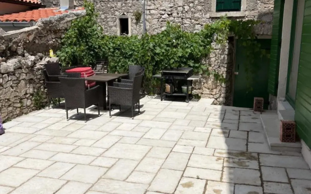 Apartments Stone House Murter