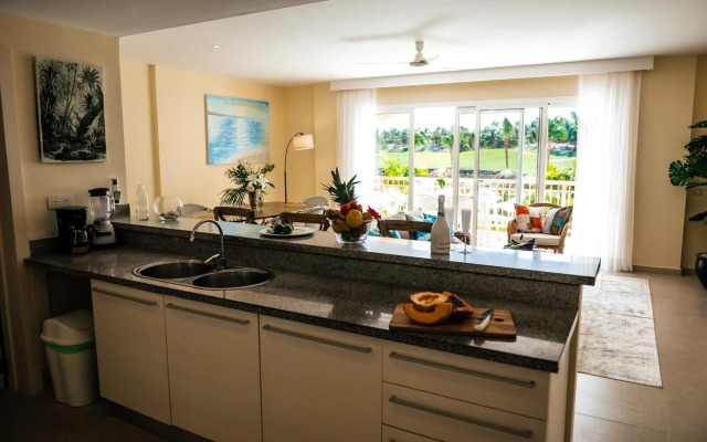 New Apartment Sueno pool area private Beach guard