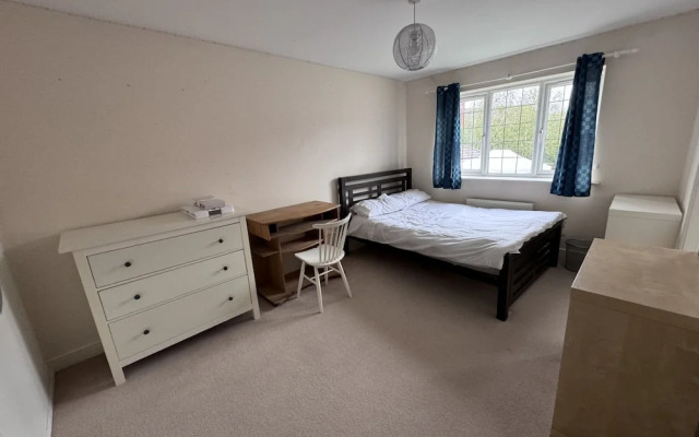 Spacious 4Bd House With Character In Coventry