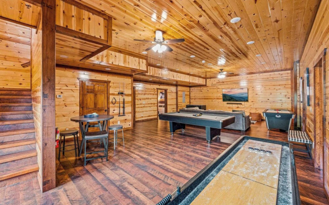 Smokeys Paradise by Avantstay Sleeps 22 + Pool