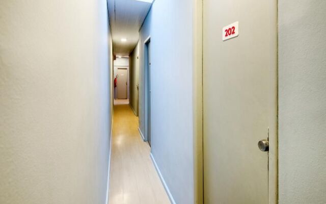 Oyo 131 Girassol Carioca