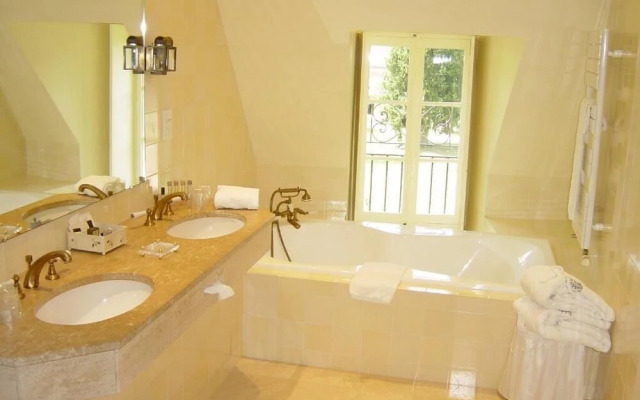 Château De Vault De Lugny