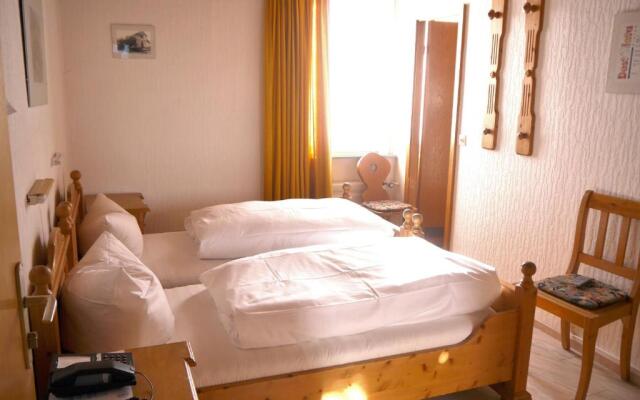 Hotel-Gasthof-Destille-Eisenbahn
