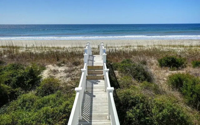 R & R By The Sea 4 Bedroom Home by RedAwning