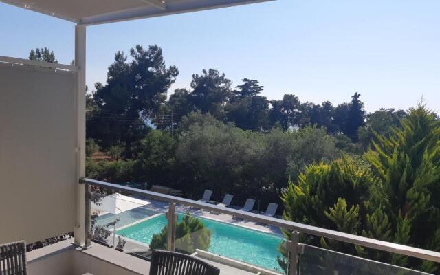8 Boutique Suites