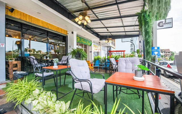 OYO 281 the Reader Cafe and Room