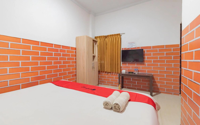 RedDoorz @ Jalan Krakatau Medan – Guest Rooms – Medan