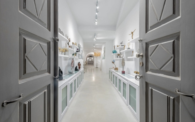 Oia Treasures Art Suites