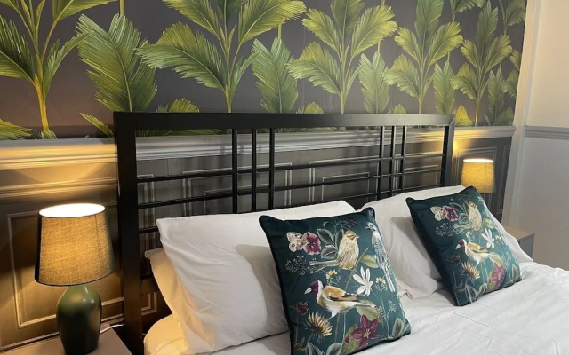 LilyRose Hotel