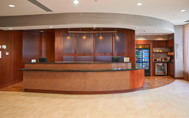 Courtyard By Marriott Shelton