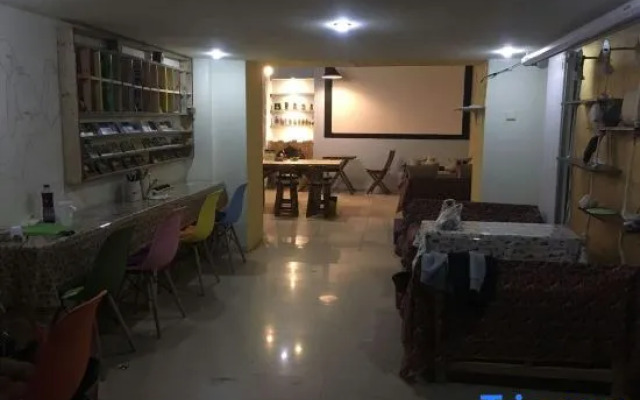 Yilu Xiangdong Youth Hostel
