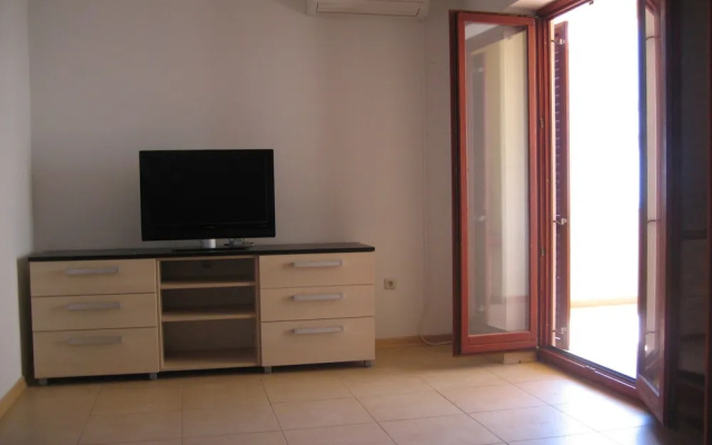 Maru Apartments