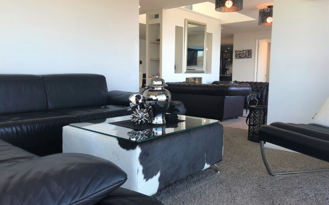 Ultimate Luxury on Lake Terrace