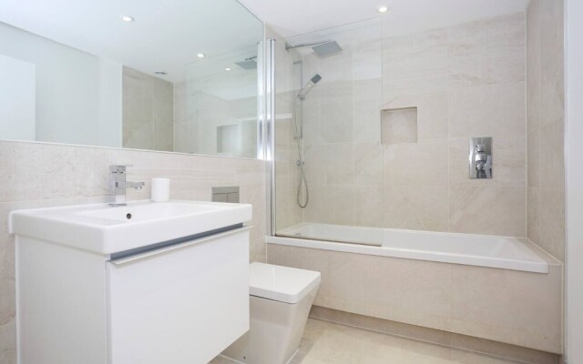 JOIVY Vibrant City Centre 2-bed Apt.