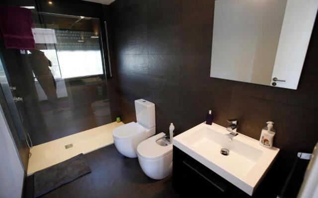 Vila Burriac ,Sunny, Spacious , Private Pool