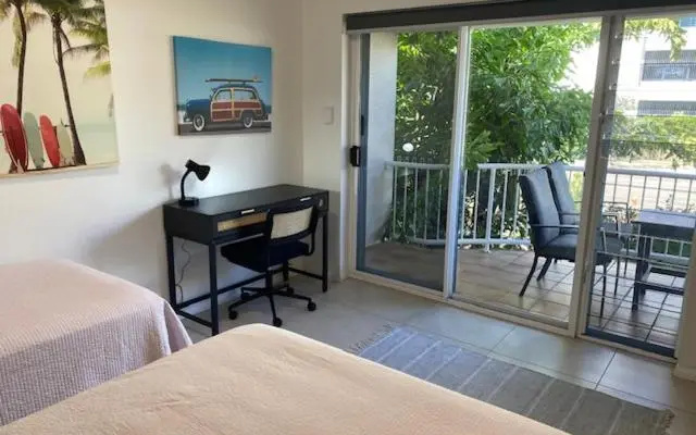 TOWNHOUSE 5 min walk to BEACH, SHOPS & STRAND