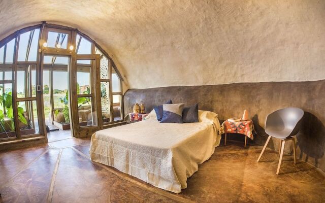 Caliu Earthship Ecolodge