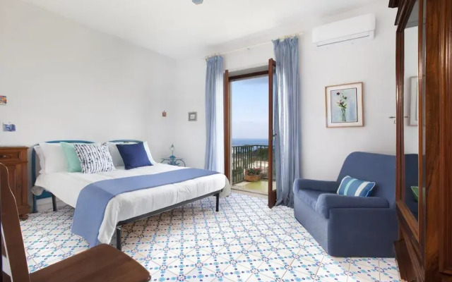 Apartment Miramare With Shared Pool Terraces and Internet Wi-fi