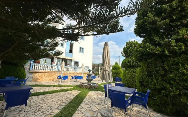 Esmeralda Hotel & Restaurant