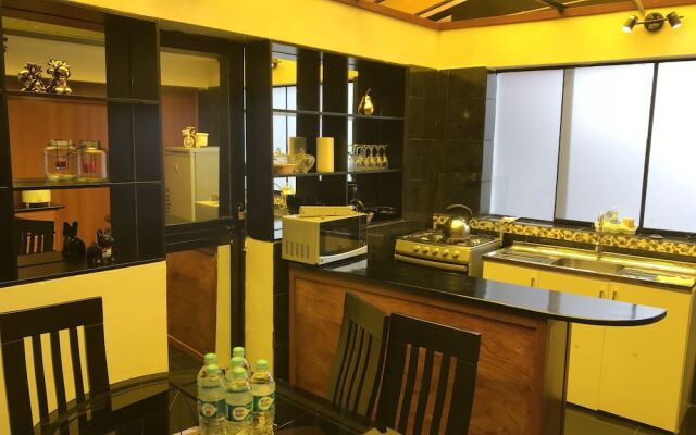 Del Niño Apartments