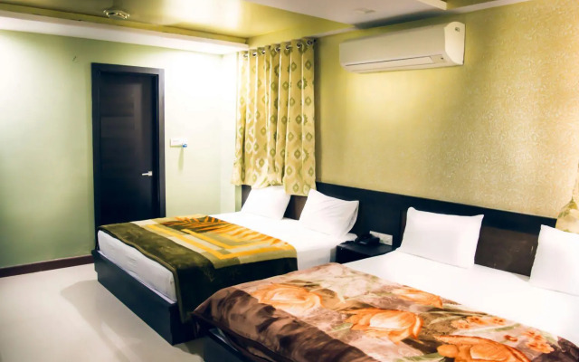 Fabhotel Sanjay Palace