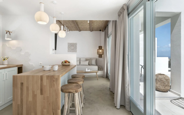 Santo Bloom Luxury Suites